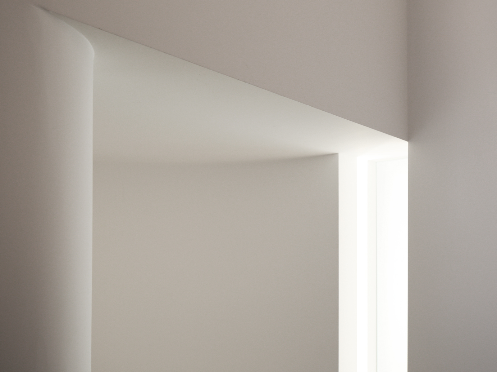 light slot window on curved walls